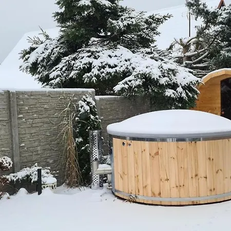 Ekosfera Pilawa Z Podgrzewanym Basenem דירה *