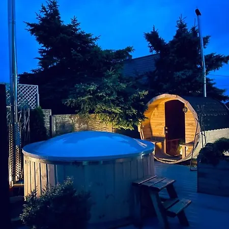 Ekosfera Pilawa Z Podgrzewanym Basenem דירה בורנה סולינובו