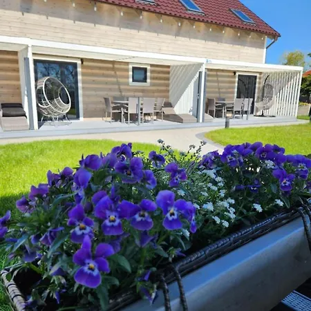 Ekosfera Pilawa Z Podgrzewanym Basenem Lägenhet Borne Sulinowo